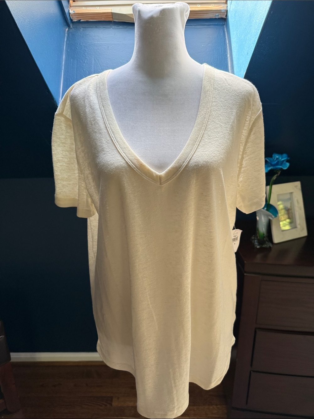 GAP Cream V-Neck Short Sleeve Tee